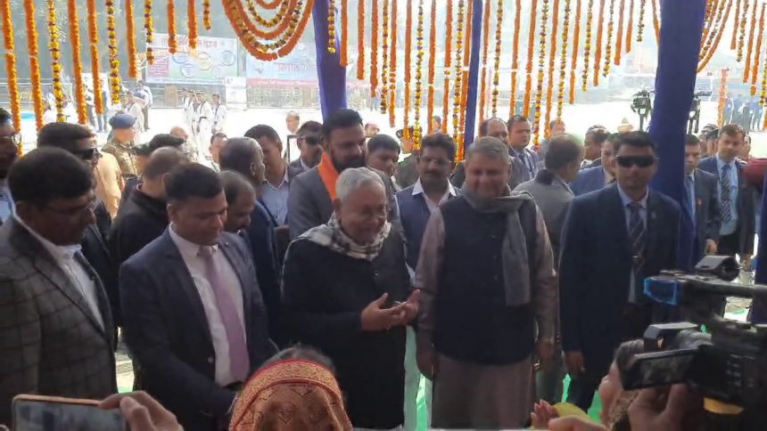 क्या पहले कोई कपड़ा पहनती थी.........., जीविका दीदी के सामने क्या बोल गए सीएम नीतीश कुमार!