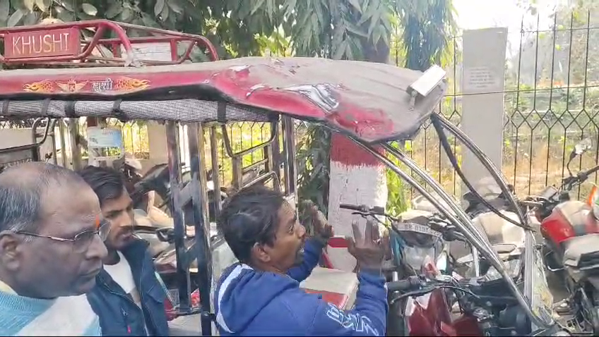 RLJP प्रवक्ता की गाड़ी में ई-रिक्शा ने मारी टक्कर, बाल-बाल बचे