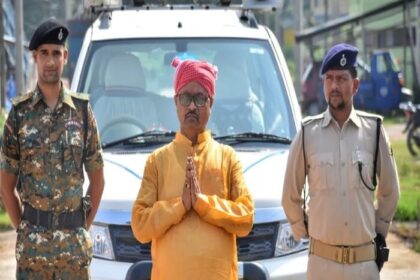 गोपाल मंडल सीने पर पिस्टल सटाकर बोले- पूरे परिवार को मार देंगे.