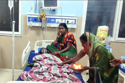 डायरिया से पीड़ित पति का पत्नी ने झाड़-फूंक और आरती उतारकर किया उपचार