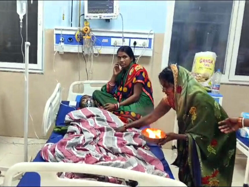 डायरिया से पीड़ित पति का पत्नी ने झाड़-फूंक और आरती उतारकर किया उपचार
