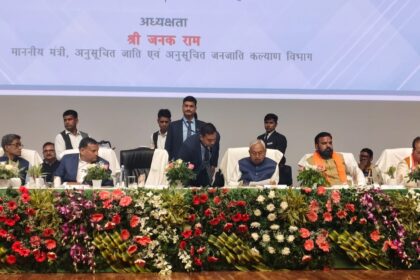 विकास मित्रों के क्षमता वर्धन कार्यक्रम में बापू सभागार पहुंचे CM नीतीश