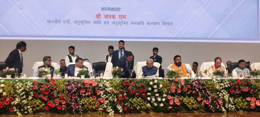 विकास मित्रों के क्षमता वर्धन कार्यक्रम में बापू सभागार पहुंचे CM नीतीश
