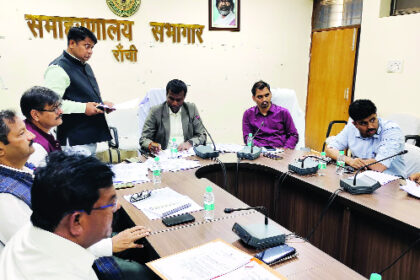 उपायुक्त मंजूनाथ भजंत्री ने की विभिन्न विभागों के कार्यों की समीक्षा