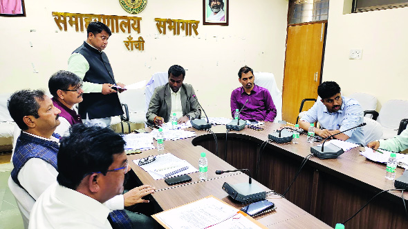 उपायुक्त मंजूनाथ भजंत्री ने की विभिन्न विभागों के कार्यों की समीक्षा