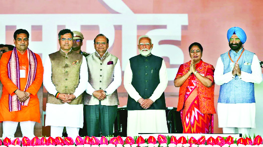 रेखा गुप्ता के सिर पर सजा दिल्ली का ताज, छह विधायकों ने भी ली मंत्री पद की शपथ