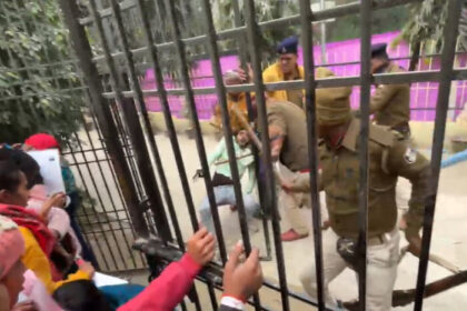 दलसिंहसराय के आरबी कॉलेज में परीक्षा केंद्र पर लाठीचार्ज.