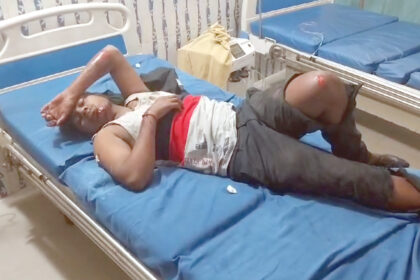 डिवाइडर से टकराई तेज़ रफ्तार बाइक, दो युवकों की गई जान, एक की हालत नाज़ुक