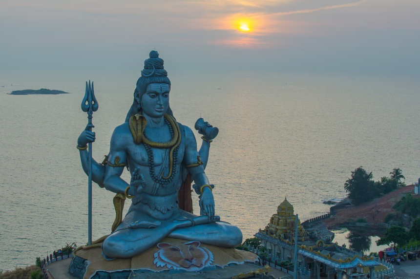 महाशिवरात्रि 2025 के दिन इन-इन चीजों को घर लाना होगा शुभ