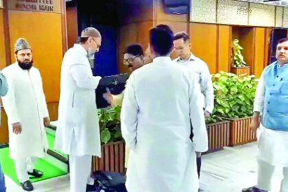 वक्फ बिल : जेपीसी की रिपोर्ट पर लोकसभा में जोरदार हंगामा, कार्यवाही स्थगित