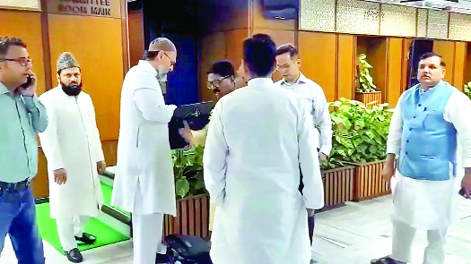 वक्फ बिल : जेपीसी की रिपोर्ट पर लोकसभा में जोरदार हंगामा, कार्यवाही स्थगित