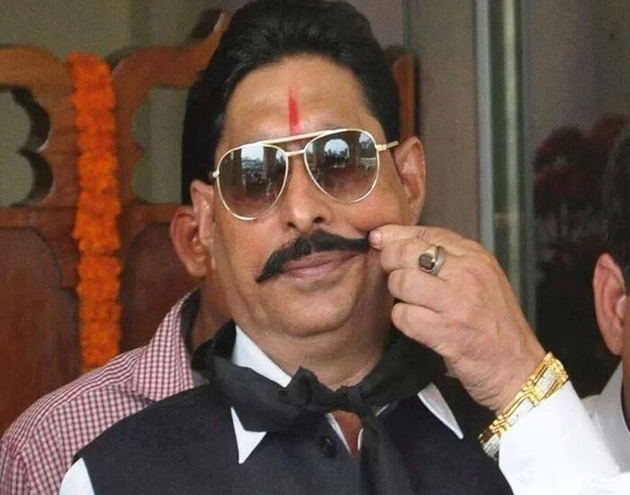 मोकामा के बाहुबली अनंत सिंह को लम्बे समय तक जेल में रहना पड़ सकता है.कोर्ट ने मोकामा शूटआउट केस में गुरुवार को पूर्व विधायक अनंत सिंह की जमानत याचिका खारिज कर दी  है. MP-MLA कोर्ट के इस फैसले के खिलाफ अनंत सिंह हाई कोर्ट जायेगें.पहले बुधवार को पूर्व विधायक की जमानत पर सुनवाई हुई.