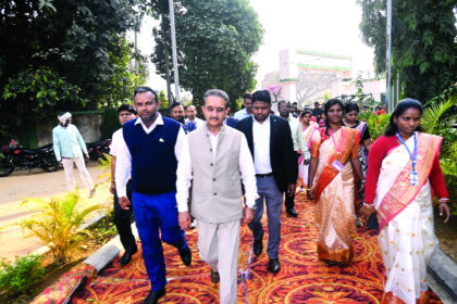 वन पर्यावरण मंत्री ने सामुदायिक स्वास्थ्य केंद्र और विद्यालय का किया निरीक्षण