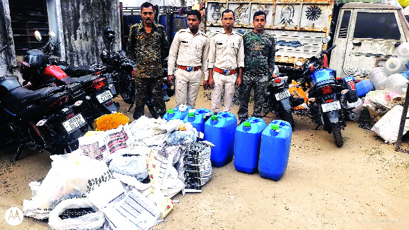 बालीडीह ओपी के कुंडोरी में उत्पाद विभाग ने अवैध शराब फैक्ट्री का किया उद्भेदन