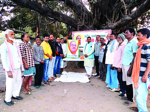शहीद जगदेव प्रसाद की 104वीं जयंती पर पारिवारिक सहायता केंद्र ने दी श्रद्धांजलि