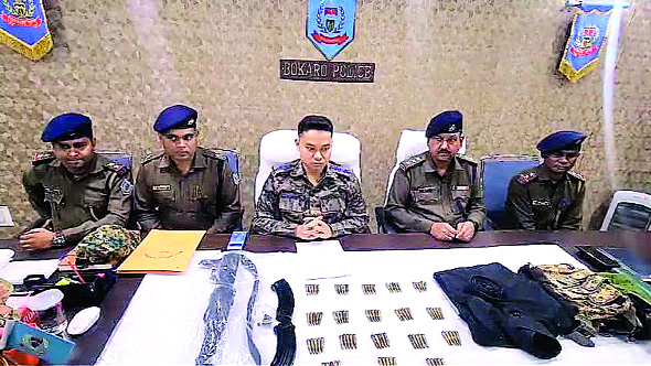 नक्सलियों के खिलाफ पुलिस की बड़ी कार्रवाई जंगल से बरामद हुए हथियार और विस्फोटक