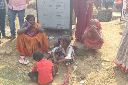 बक्सर में नहर में गिरी बेकाबू कार, बच्ची की मौत, दो घायल, आक्रोशित लोगों ने किया सड़क जाम