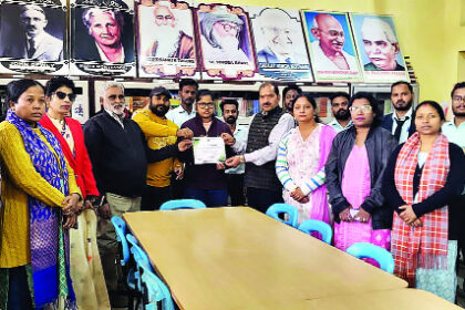 विभावि शिक्षाशास्त्र विभाग को दान में मिले 26 अनमोल पुस्तक