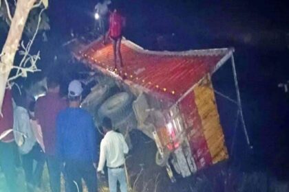 मसौढी-नौबतपुर मार्ग पर धनीचक मोड़ के पास बालू लदा ट्रक ऑटो से टकराया,7 की मौत.