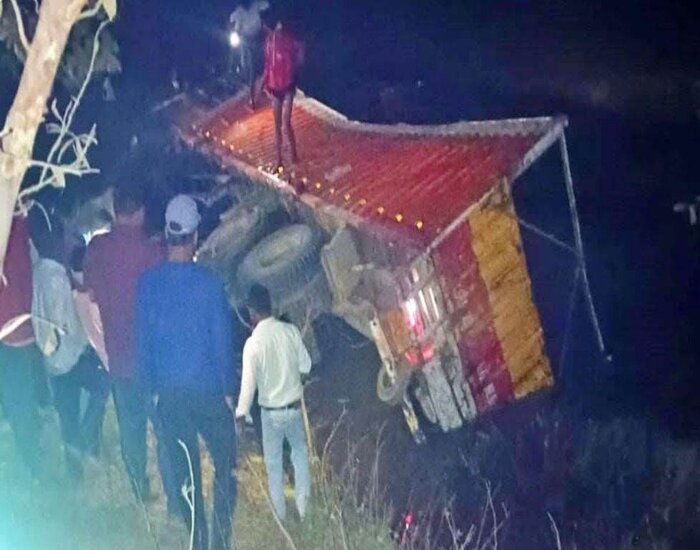 मसौढी-नौबतपुर मार्ग पर धनीचक मोड़ के पास बालू लदा ट्रक ऑटो से टकराया,7 की मौत.