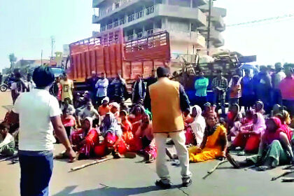 जमीन विवाद में चाचा-भतीजे की गोली मारकर हत्या, छह हिरासत में