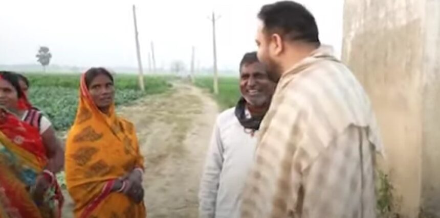 सब्ज़ी के खेत में पहुँचे तेजस्वी यादव, ली गोबी और किया लैपटॉप देने का वादा