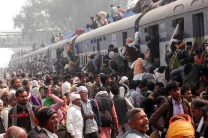 कुंभ जाने के लिए मोदी सरकार ने कर दिया है ट्रेन फ्री,यात्रियों के जबाब से DRM हैरान-परेशान.