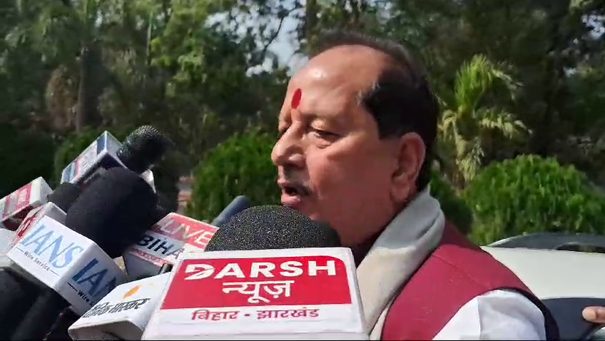 राहुल गांधी सोने की चम्मच लेकर पैदा हुए: विजय सिन्हा