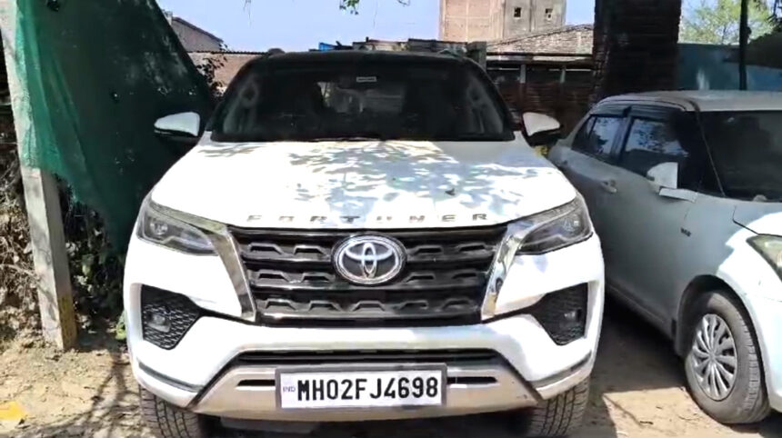 बक्सर में अंतरराज्यीय वाहन चोर गिरोह का पर्दाफाश, पांच लग्जरी गाड़ियां बरामद