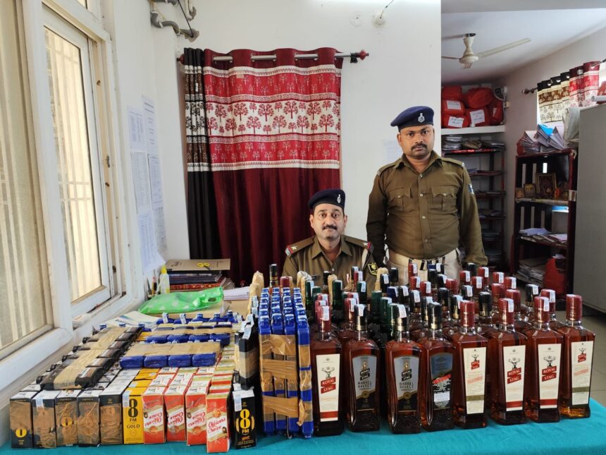 ऑटो की छत में बना था गुप्त तहखाना, पुलिस ने 216 लीटर शराब जब्त कर तस्कर को दबोचा