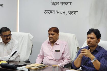 मंत्री डॉ. सुनील कुमार ने की DFO संग बैठक, पर्यावरण बचाने के लिए जन भागीदारी पर दिया जोर