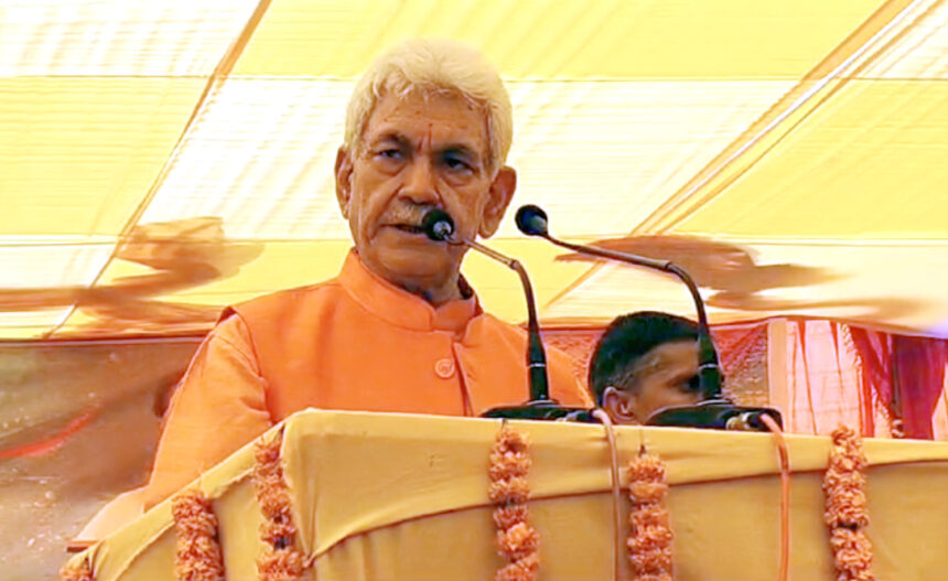 जहानाबाद में होली मिलन समारोह में पहुंचे जम्मू-कश्मीर के उपराज्यपाल मनोज सिन्हा