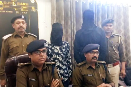 चोरी की मोबाइल बेचने का धंधा: दो गिरफ्तार, 13 मोबाइल बरामद