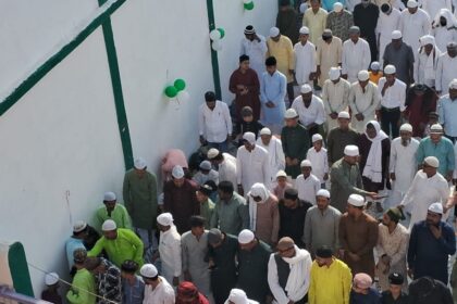 मोतिहारी में ईद-उल-फितर की नमाज अदा, अमन और भाईचारे की मांगी दुआ