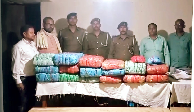 मोतिहारी पुलिस की बड़ी कार्रवाई, बोलेरो और एक घर से 109 किलो गांजा जब्त