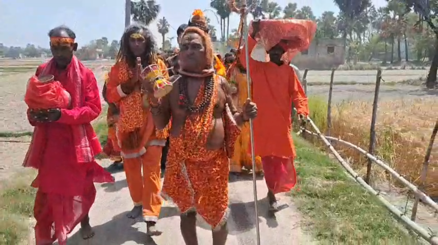 चैत नवरात्रि पर राजदेवी काली विषहर हनुमान मंदिर में निकाली गई भव्य कलश यात्रा