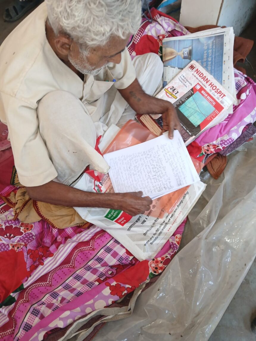 हिसुआ थानाध्यक्ष के खिलाफ दिव्यांग बुजुर्ग का अनिश्चितकालीन आमरण अनशन जारी