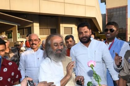 आज पटना में सत्संग करेगें आध्यात्मिक गुरु रविशंकर, 1000 साल पुराने शिवलिंग का कराएंगे दर्शन.