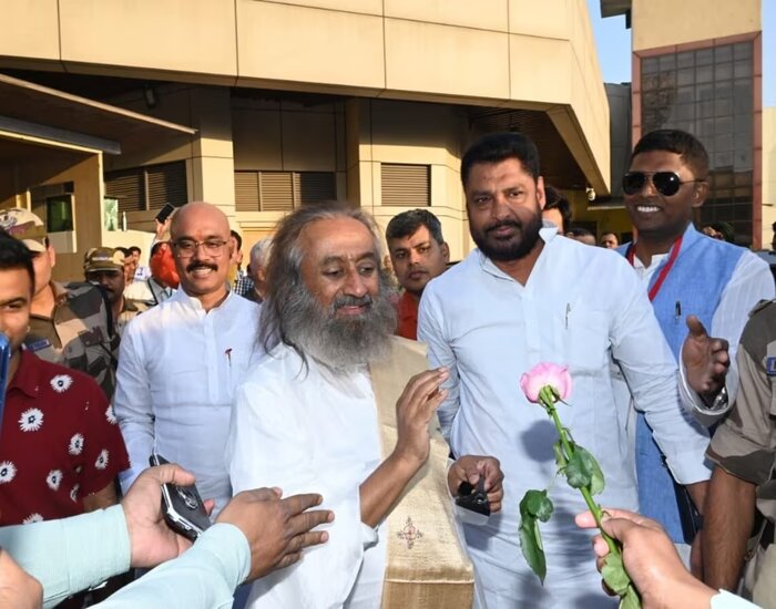 आज पटना में सत्संग करेगें आध्यात्मिक गुरु रविशंकर, 1000 साल पुराने शिवलिंग का कराएंगे दर्शन.
