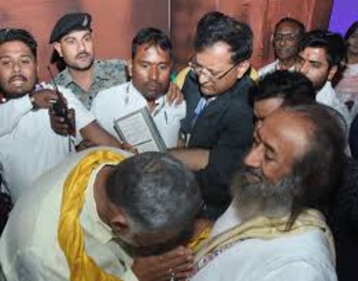 तीन धर्म-गुरुओं के जुटान से सियासत में उबाल, महागठबंधन परेशान.
