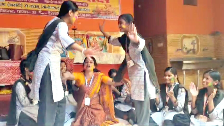 होली आपसी प्रेम, भाईचारे और सौहार्द्र का त्योहार है: उर्मिला कुमारी