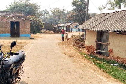 बिहार का रहस्यमयी गांव जहां 250 वर्षों से नहीं खेली गई होली, रंग लगाने से डरते हैं लोग