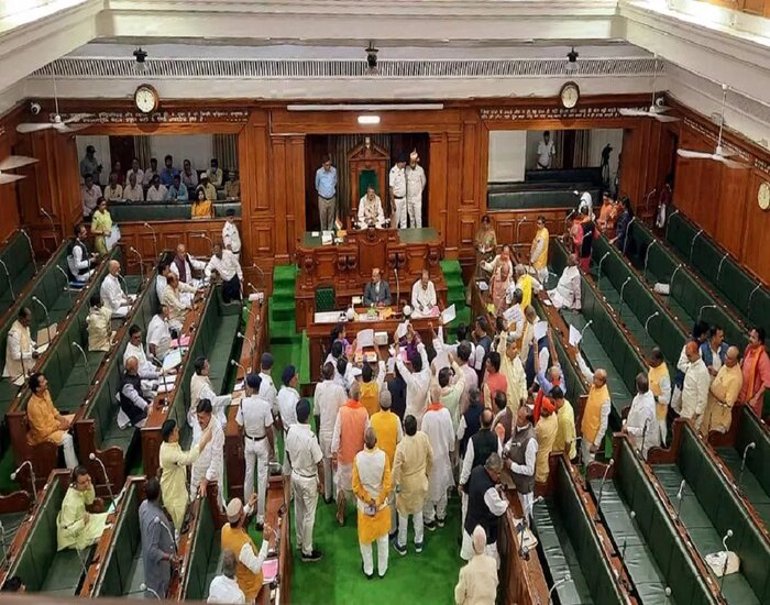 सत्र के तीसरे दिन भी होगा हंगामा,लॉ-एंड-ऑर्डर और वोटर वेरिफिकेशन पर फिर घेरेगा विपक्ष.
