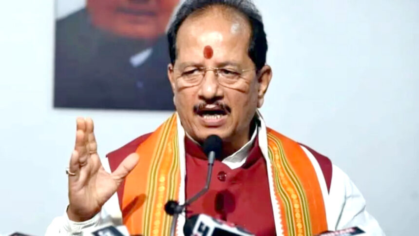'इंस्पेक्टर राज-माफिया राज के खिलाफ डिप्टी सीएम ने खोला मोर्चा .