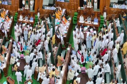 बिहार विधानमंडल में विपक्ष का हल्ला बोल,भ्रष्टाचार-अपराध को लेकर प्रदर्शन.