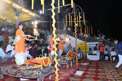 बिहार दिवस पर प्रशासन की अनूठी पहल, रामरेखा घाट पर हुआ गंगा महाआरती का भव्य आयोजन