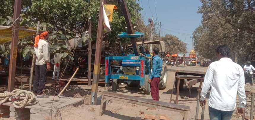 ट्रक की टक्कर से गिरा बिजली पोल, पांच घंटे बाधित रही आपूर्ति
