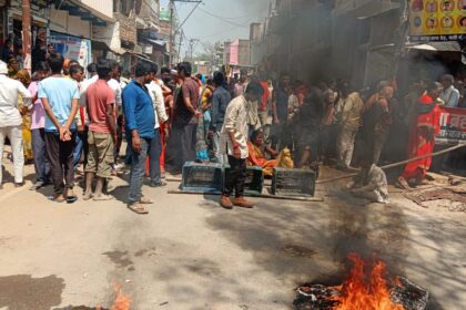 ब्रह्मपुर में डीजे बजाने को लेकर विवाद, डीएम-एसपी ने किया फ्लैग मार्च
