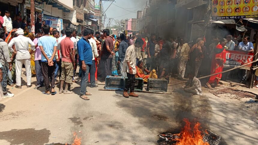 ब्रह्मपुर में डीजे बजाने को लेकर विवाद, डीएम-एसपी ने किया फ्लैग मार्च