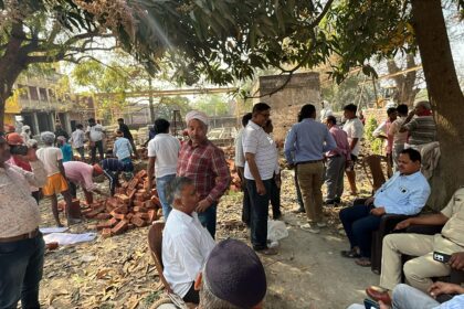 कोर्ट के आदेश पर प्रशासन ने दिलाया जमीन का हक, 30 साल बाद मिला इंसाफ, डुगडुगी बजवाकर की गई घोषणा